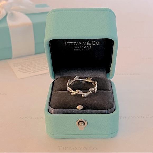 Tiffany & Co. Paloma Picasso Olive Leaf Vine Band Ring Silver Sz. 7 W/ Pouch 🎁 - Picture 1 of 7